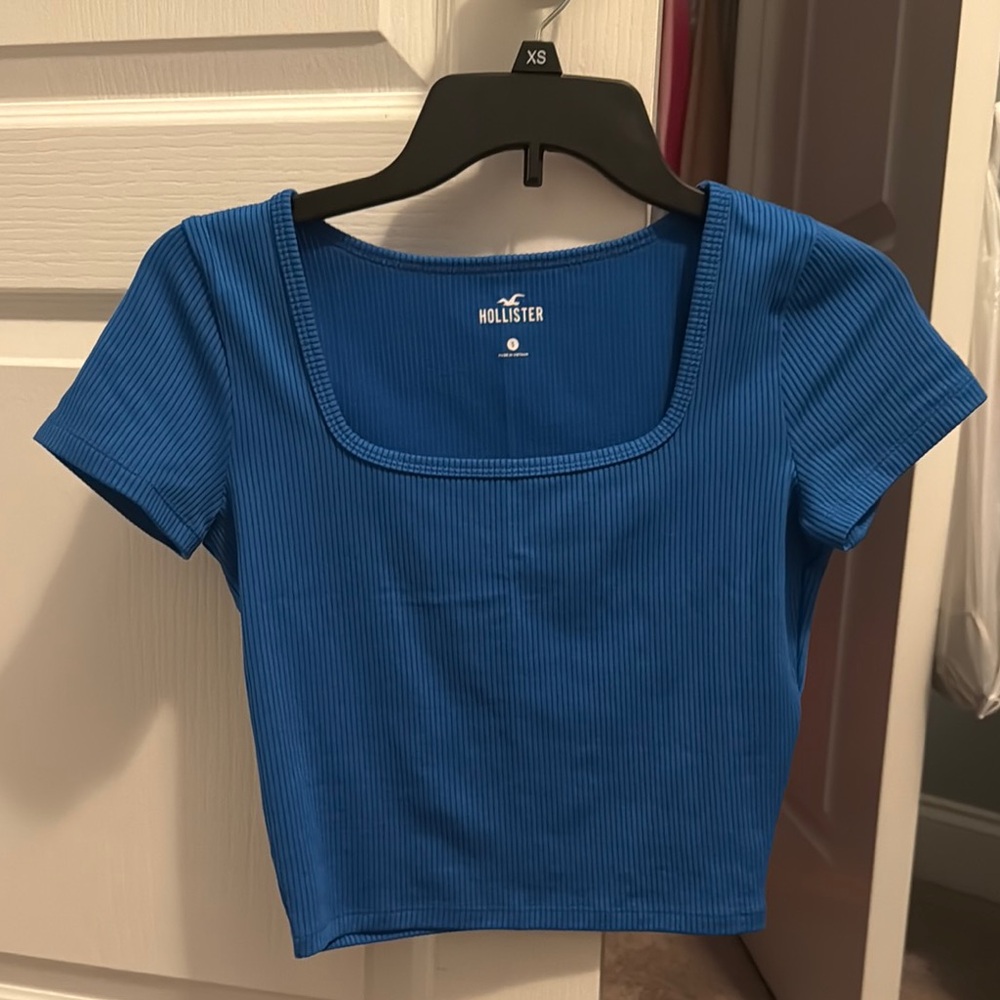 Hollister Women's Blue Ribbed Top